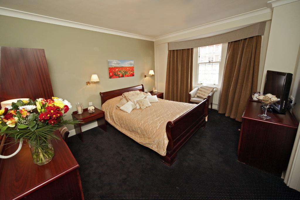 The Broadway Hotel Лечуърт Екстериор снимка