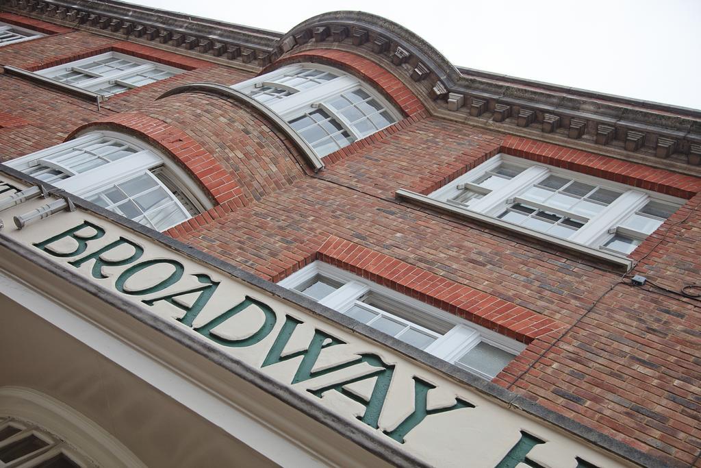 The Broadway Hotel Лечуърт Стая снимка